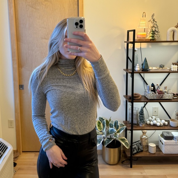 PacSun Turtleneck Sweater - Picture 1 of 7